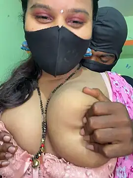 Snapshot of Shneeha_le chatting on April 18, 2026, 7:07 pm Shneeha le online show from April 18, 2026, 7:07 pm