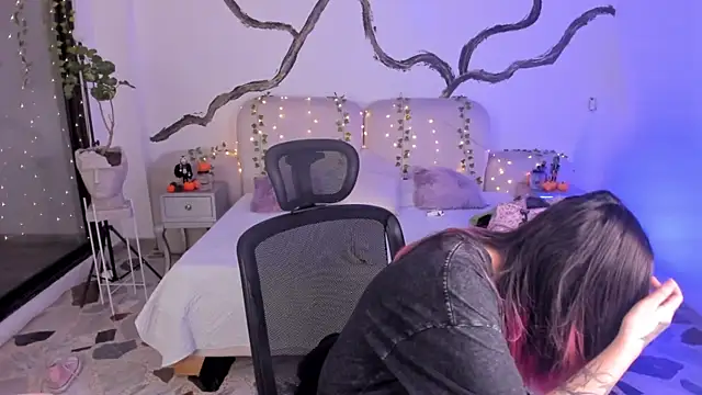 SarahCastro1  online show from October 29, 2025, 4:59 am