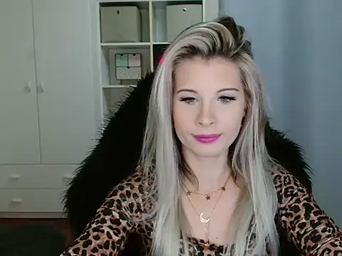 KristineGlow online show from November 3, 2025, 3:13 pm