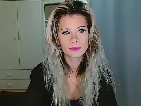 KristineGlow online show from December 15, 2025, 7:12 am