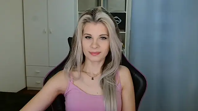 KristineGlow online show from March 17, 2026, 7:12 am