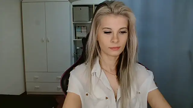 KristineGlow online show from March 31, 2026, 6:25 am