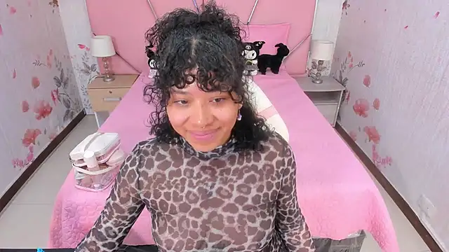 SafiroAgataaa online show from November 18, 2025, 3:23 am