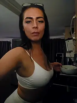 KissMeKylie online show from November 7, 2025, 11:05 pm