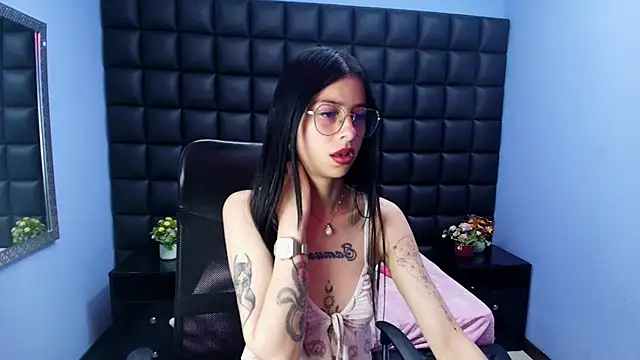 Dulce Miaa  online show from November 29, 2025, 4:32 pm