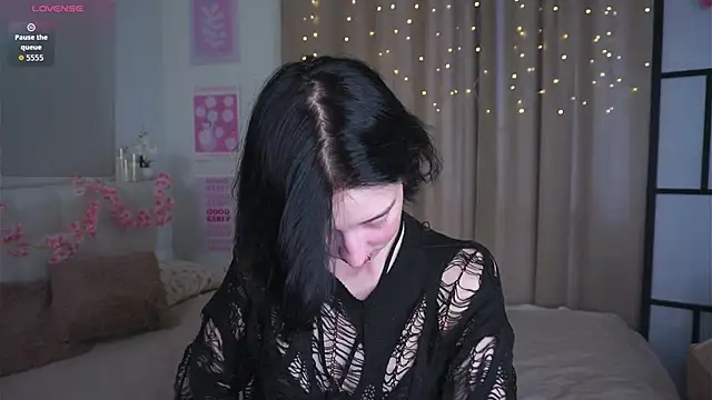 JuanaFriesz online show from March 29, 2026, 9:20 am