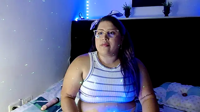 Snapshot of EmmaTower chatting on September 12, 2025, 7:25 pm EmmaTower online show from September 12, 2025, 7:25 pm