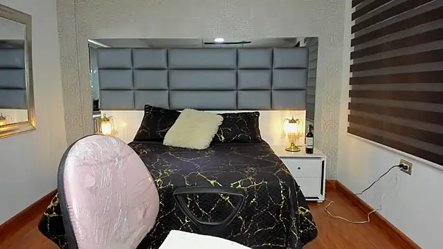 Lucia jane online show from November 24, 2025, 7:46 pm