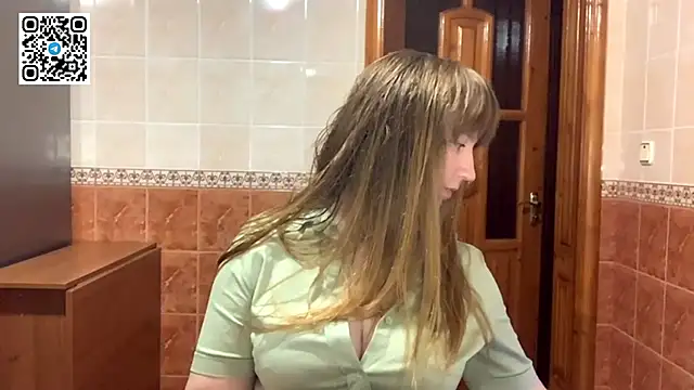 MaroonMoon  online show from November 18, 2025, 8:35 pm