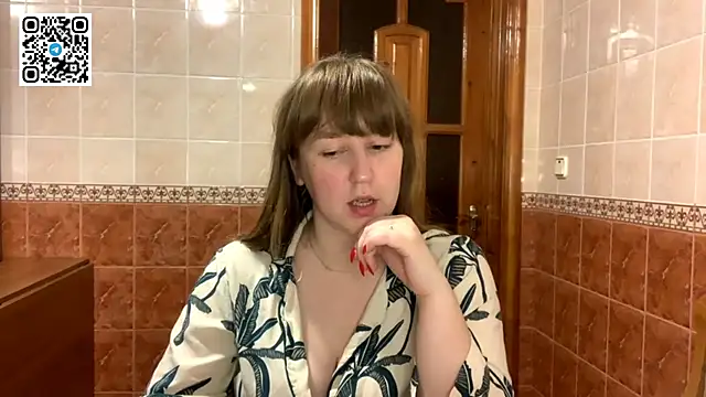 MaroonMoon  online show from December 3, 2025, 8:40 pm