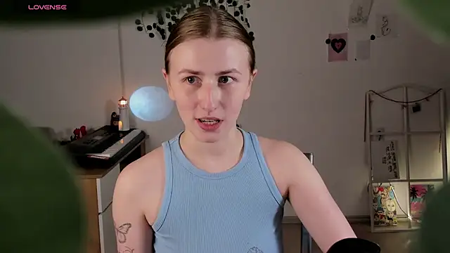 VesperaCeleste online show from March 1, 2026, 12:40 pm