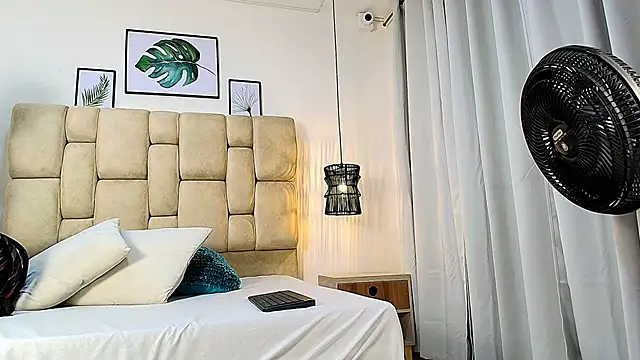 elizawiliamst online show from October 2, 2025, 11:50 am