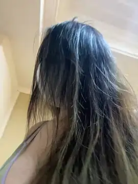 Lovelyanan online show from April 3, 2026, 7:01 pm