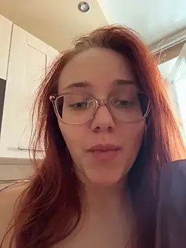 Snapshot of PollyVinice chatting on June 1, 2026, 10:39 am PollyVinice online show from June 1, 2026, 10:39 am
