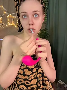 Snapshot of PollyVinice chatting on July 1, 2026, 6:51 pm PollyVinice online show from July 1, 2026, 6:51 pm