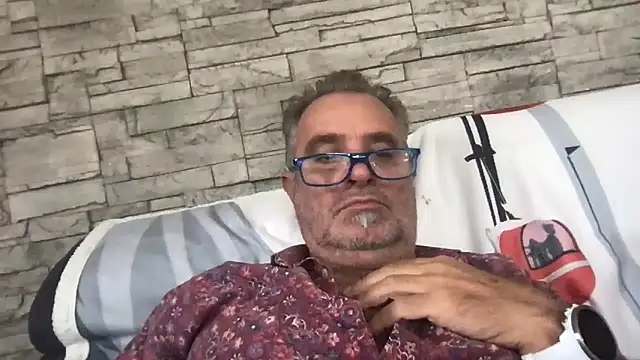 Snapshot of htreshot73 chatting on October 9, 2025, 2:04 pm htreshot73 online show from October 9, 2025, 2:04 pm