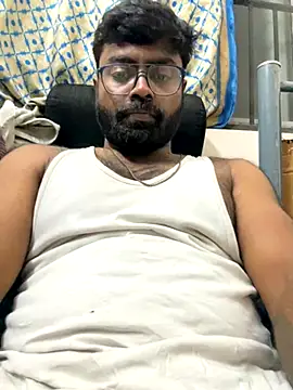 Snapshot of DJLOVE280825 chatting on October 13, 2025, 11:27 pm DJLOVE280825 online show from October 13, 2025, 11:27 pm