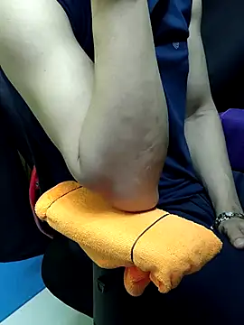 chocolate alone online show from November 1, 2025, 5:48 pm