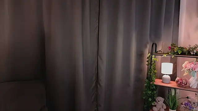 AnnieKim  online show from February 10, 2026, 4:33 pm