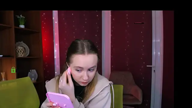 mila glow1 online show from November 27, 2025, 7:27 pm