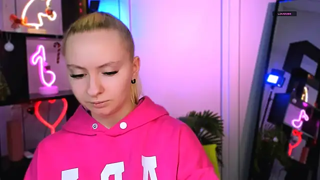 mila glow1 online show from January 8, 2026, 7:27 pm