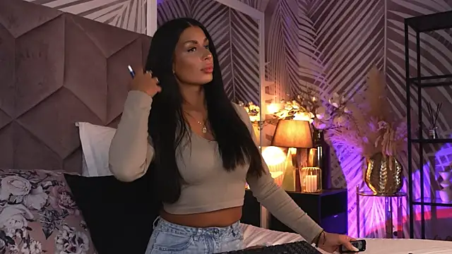 EvaRhea online show from April 21, 2026, 3:13 am