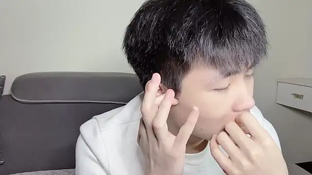 xiaoyang5200 online show from November 3, 2025, 3:02 pm