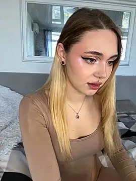 LunaMillie online show from September 16, 2025, 8:37 am