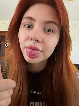LunaMillie online show from May 16, 2026, 10:23 am