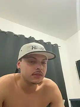 Snapshot of alemaolucca chatting on October 17, 2025, 3:53 am alemaolucca online show from October 17, 2025, 3:53 am