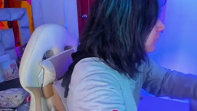 sophiievv online show from February 23, 2026, 7:55 pm