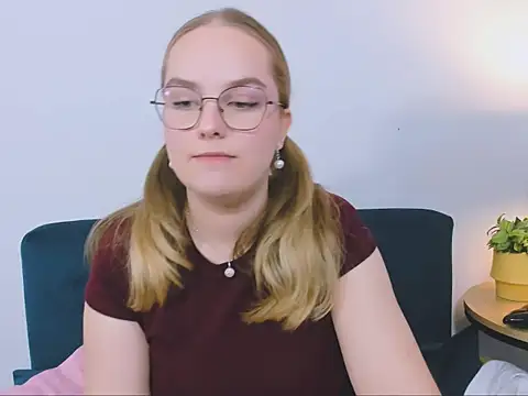 AliceCrazy69 online show from December 19, 2025, 1:07 pm