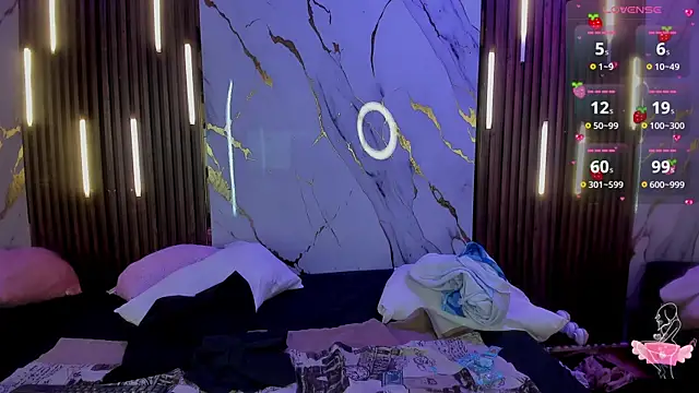 VictoriaDuart online show from October 30, 2025, 8:20 pm