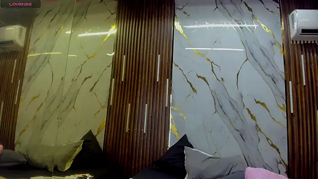 VictoriaDuart online show from November 10, 2025, 8:19 pm