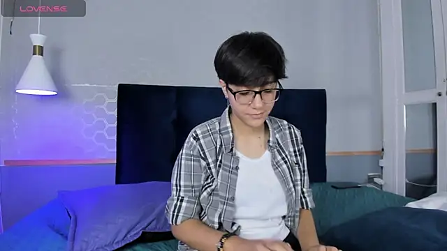 Snapshot of Tsuki_Maru chatting on September 30, 2025, 12:43 pm Tsuki Maru online show from September 30, 2025, 12:43 pm