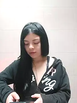 LunaJacobs online show from April 15, 2026, 9:26 pm