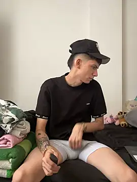 Snapshot of Luck__090 chatting on October 3, 2025, 1:30 pm Luck 090 online show from October 3, 2025, 1:30 pm