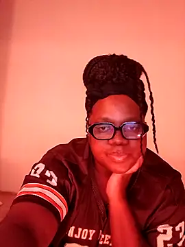 Gyminae online show from October 28, 2025, 5:59 pm