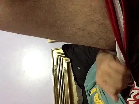 FlungBergenia online show from November 7, 2025, 3:23 pm