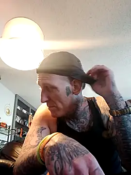 Snapshot of MRTATTWO chatting on September 9, 2025, 11:37 pm MRTATTWO online show from September 9, 2025, 11:37 pm