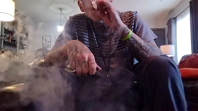 Snapshot of MRTATTWO chatting on September 23, 2025, 10:35 pm MRTATTWO online show from September 23, 2025, 10:35 pm