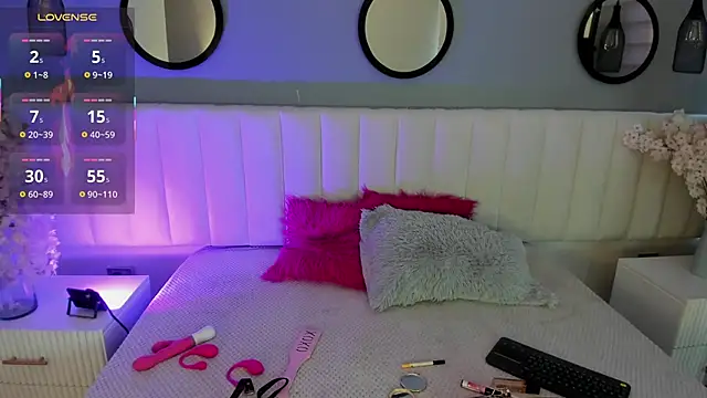 Mila Hank  online show from November 8, 2025, 12:16 pm