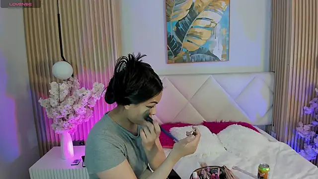 Mila Hank  online show from April 3, 2026, 12:14 pm