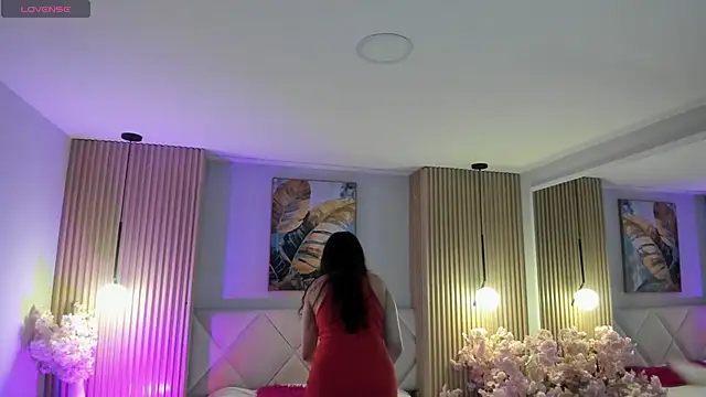 Mila Hank  online show from April 8, 2026, 12:05 pm