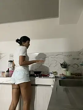 Snapshot of Amberdecolombia chatting on February 23, 2026, 4:21 am Amberdecolombia online show from February 23, 2026, 4:21 am