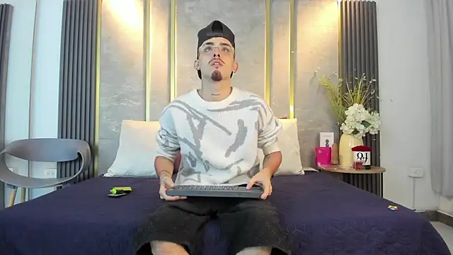 Snapshot of NikoStone_ chatting on June 16, 2026, 4:26 am NikoStone online show from June 16, 2026, 4:26 am