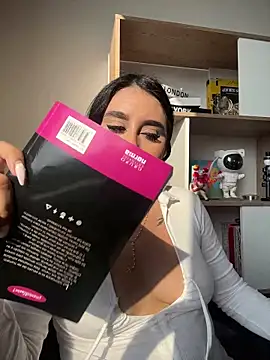 Sophie Dreamss online show from April 13, 2026, 9:09 pm