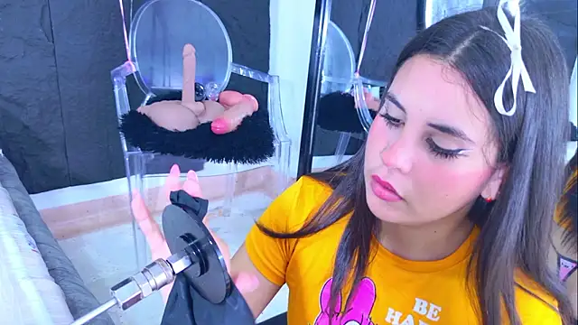 Snapshot of LizzyOlsen chatting on February 3, 2026, 4:32 am LizzyOlsen online show from February 3, 2026, 4:32 am