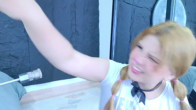 LizzyOlsen online show from May 10, 2026, 4:28 am