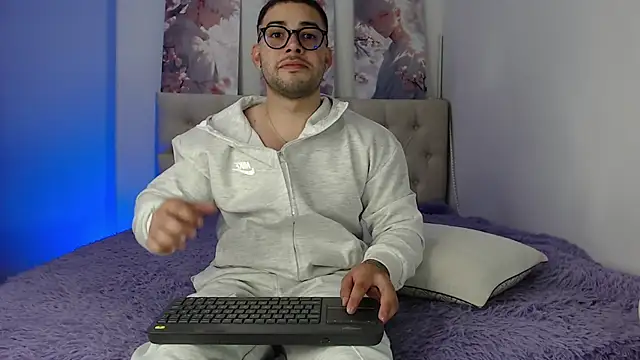 baby mateo online show from May 6, 2026, 2:29 am